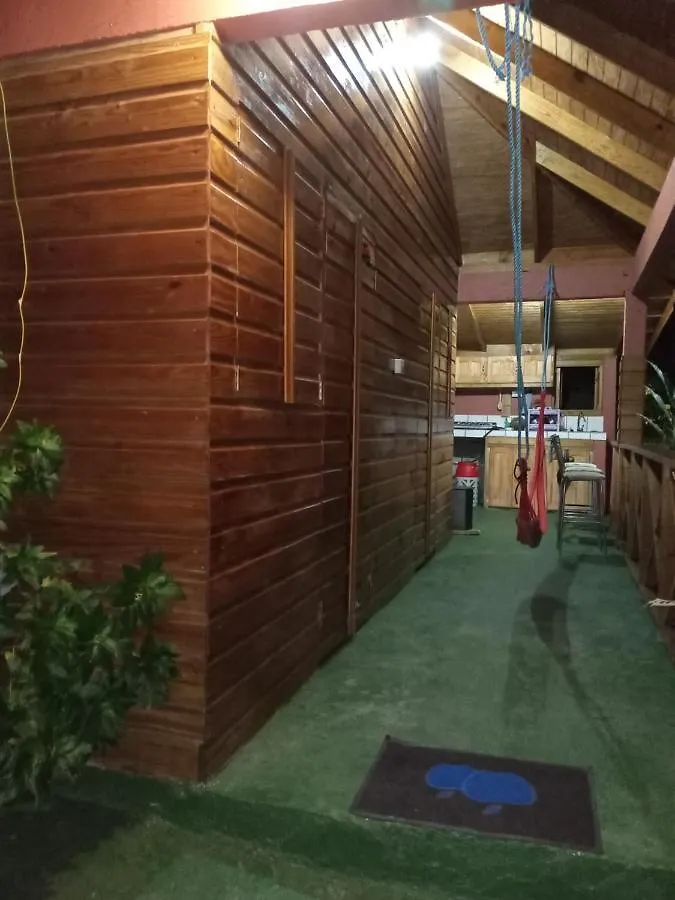 רוזו Berkey'S Jungle Paradise